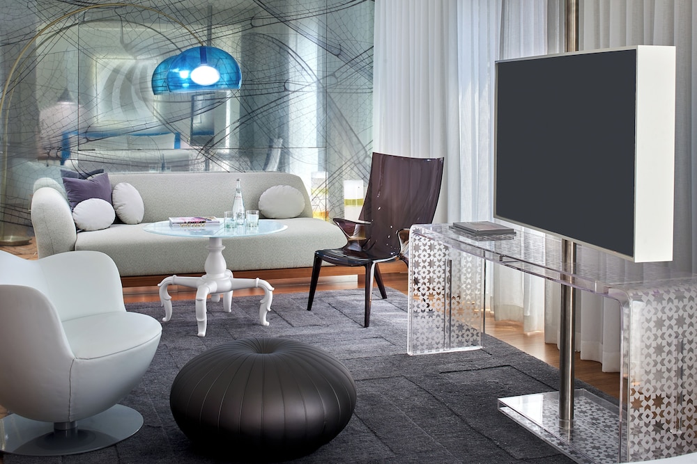 Suite Estudio Doble Doble con Balcón del hotel The Valorian Los Angeles, Curio Collection by Hilton. Foto 3