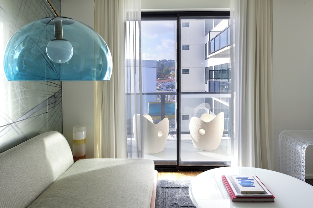 Suite Estudio Doble Doble con Balcón del hotel The Valorian Los Angeles, Curio Collection by Hilton. Foto 8