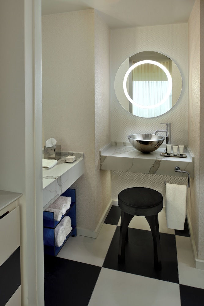 Suite Estudio King Deluxe del hotel The Valorian Los Angeles, Curio Collection by Hilton. Foto 1