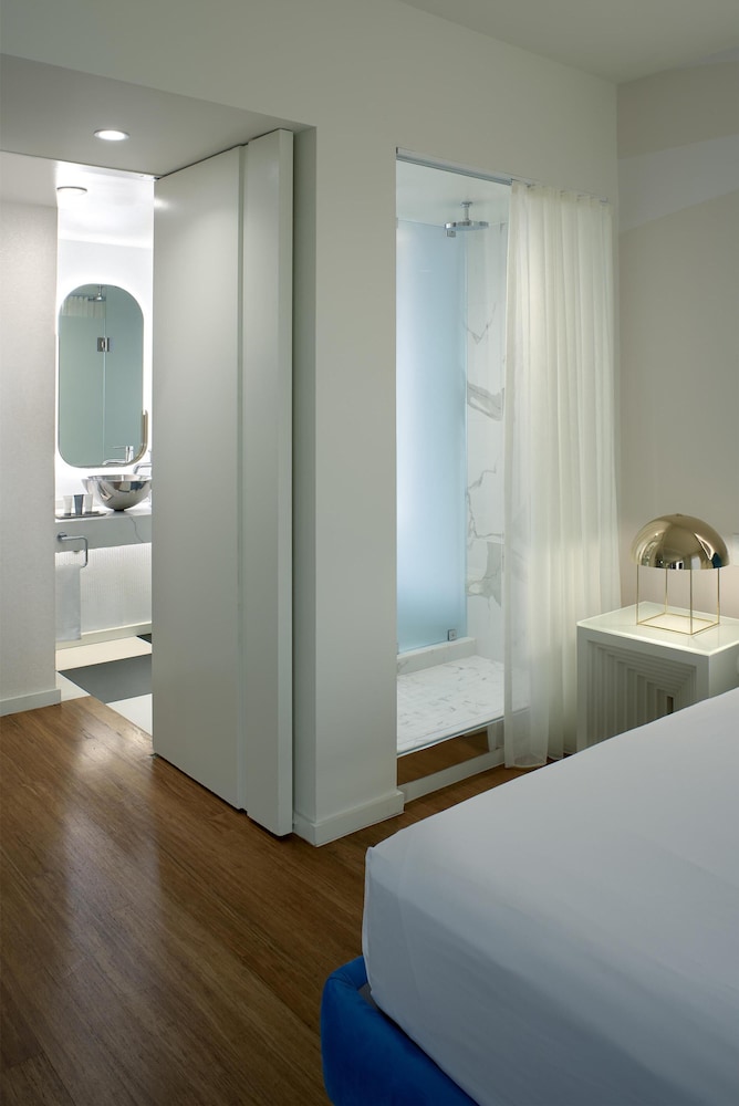 Suite Estudio King Deluxe del hotel The Valorian Los Angeles, Curio Collection by Hilton. Foto 16