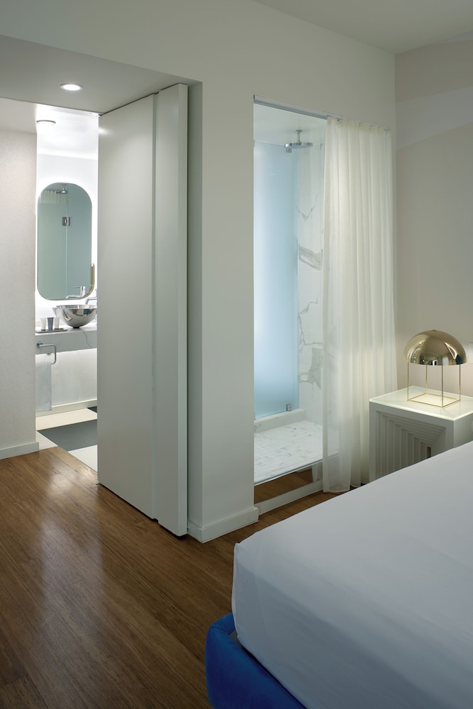 Suite Estudio King Deluxe del hotel The Valorian Los Angeles, Curio Collection by Hilton. Foto 25