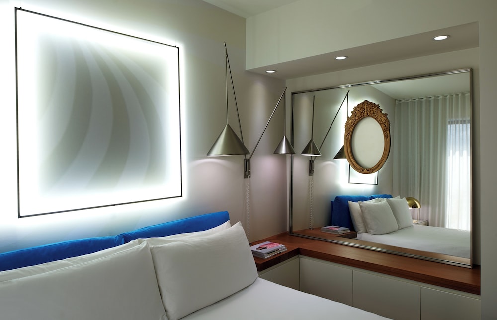 Suite Estudio King Accesibilidad Movilidad/Auditiva Bañera del hotel The Valorian Los Angeles, Curio Collection by Hilton. Foto 9