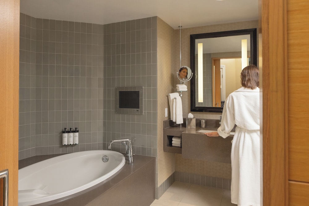 SUITE HOLLYWOOD, 1 cama King, Vistas a Hollywood Hills del hotel Sofitel La At Beverly Hills
