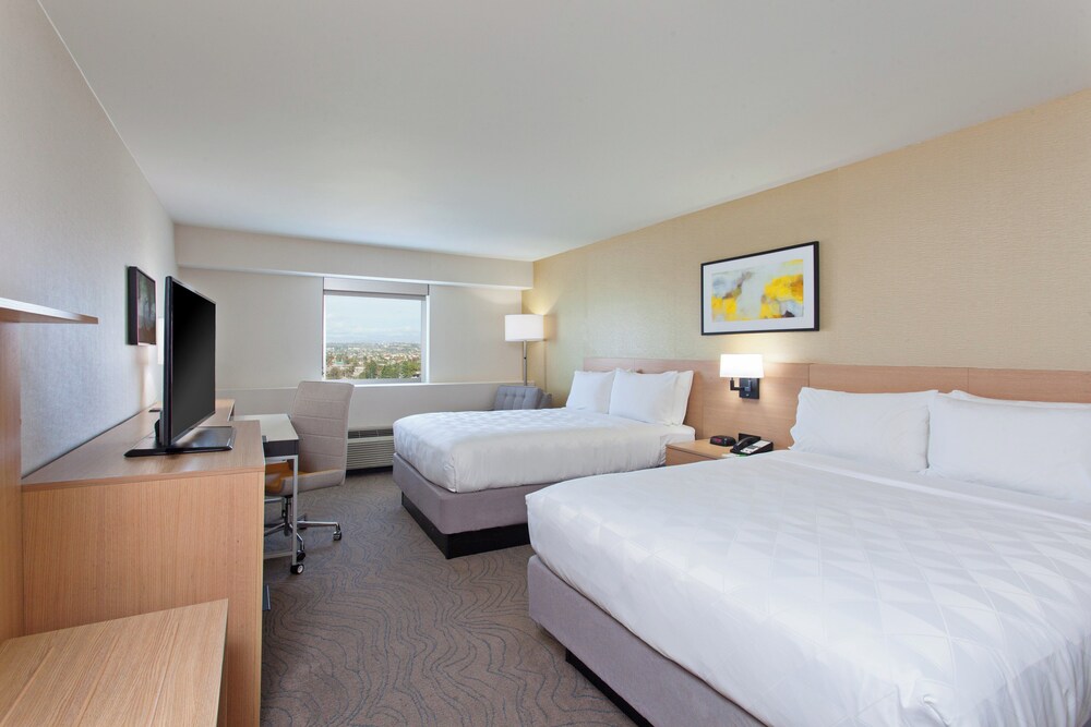Habitación estándar, 2 camas de matrimonio (Low Floor) del hotel Holiday Inn Los Angeles - Lax Airport, An Ihg. Foto 6