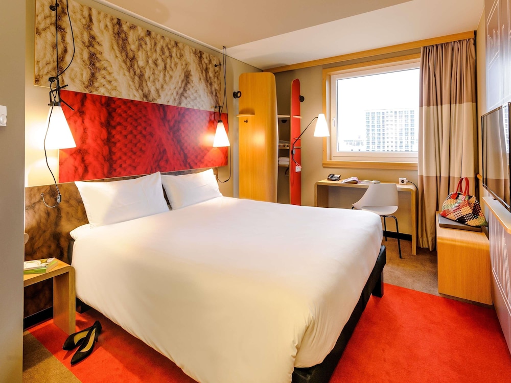 Habitación con 1 cama doble (160 x 200 cm), nuevo concepto de descanso del hotel Ibis Muenchen City Arnulfpark. Foto 3