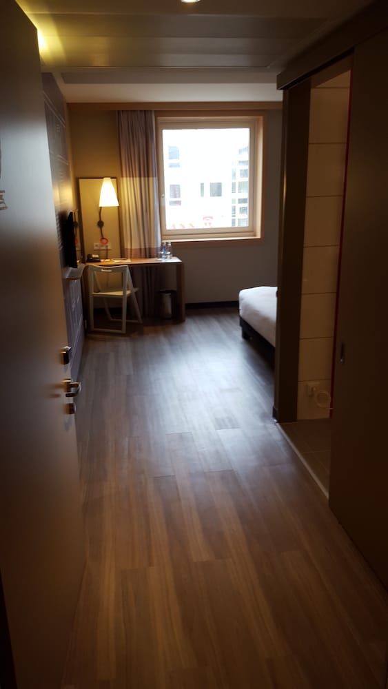 Habitación Doble Accesible del hotel Ibis Muenchen City Arnulfpark. Foto 2