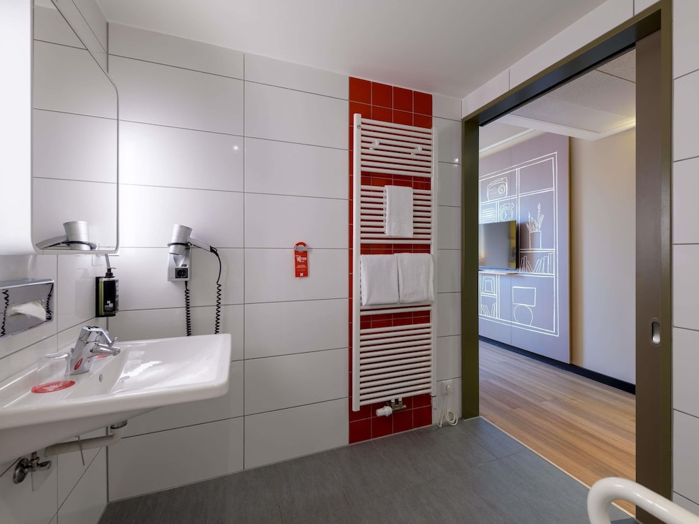 Habitación Doble Accesible del hotel Ibis Muenchen City Arnulfpark. Foto 6