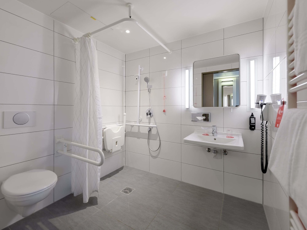 Habitación Doble Accesible del hotel Ibis Muenchen City Arnulfpark. Foto 7