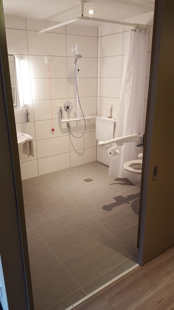 Habitación Doble Accesible del hotel Ibis Muenchen City Arnulfpark. Foto 11