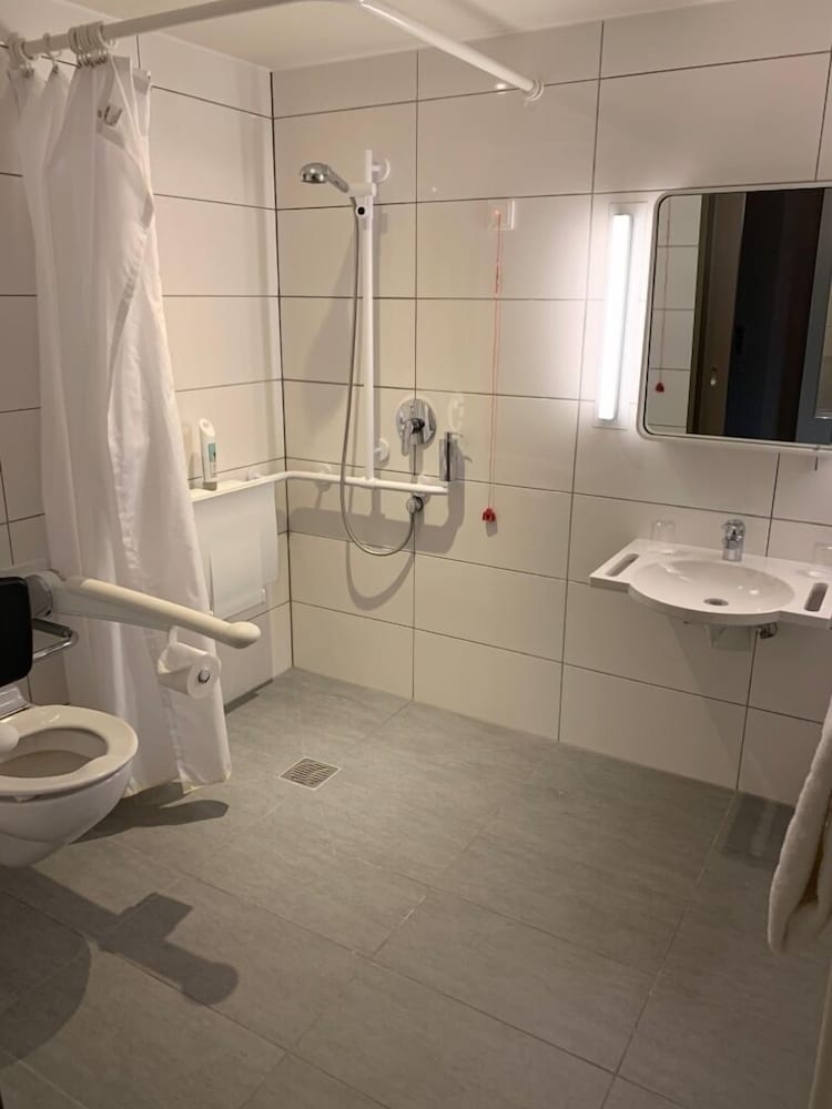 Habitación Doble Accesible del hotel Ibis Muenchen City Arnulfpark. Foto 12