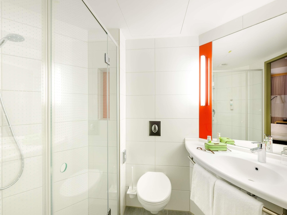 Habitación con 1 cama doble (160 x 200 cm), nuevo concepto de descanso del hotel Ibis Muenchen City Arnulfpark. Foto 8