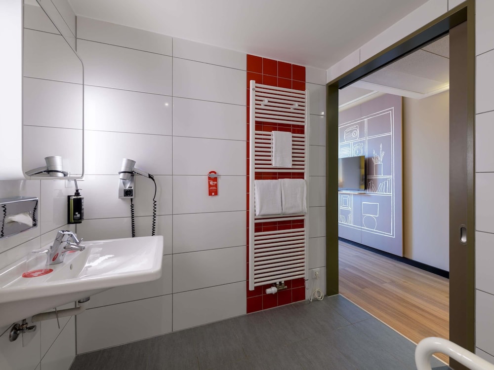 Habitación Doble Accesible del hotel Ibis Muenchen City Arnulfpark. Foto 10