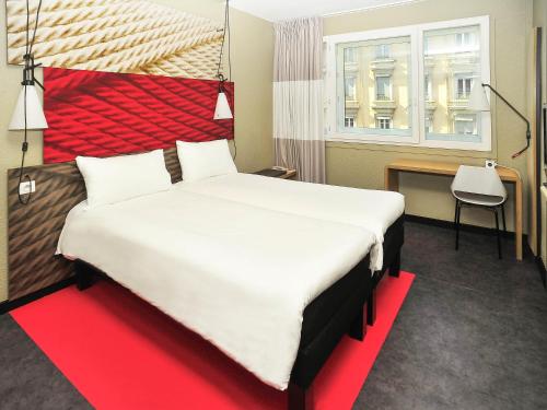 Habitación Doble Estándar - 2 camas del hotel Ibis Lyon Centre. Foto 4