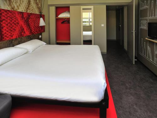 Habitación Doble Confort del hotel Ibis Lyon Centre. Foto 1