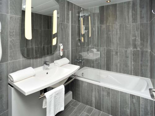 Habitación Doble Confort del hotel Ibis Lyon Centre. Foto 5