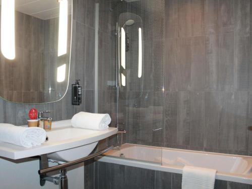 Habitación Doble Confort del hotel Ibis Lyon Centre. Foto 6