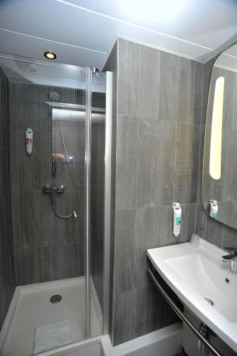 Habitación Doble del hotel Ibis Lyon Centre. Foto 10