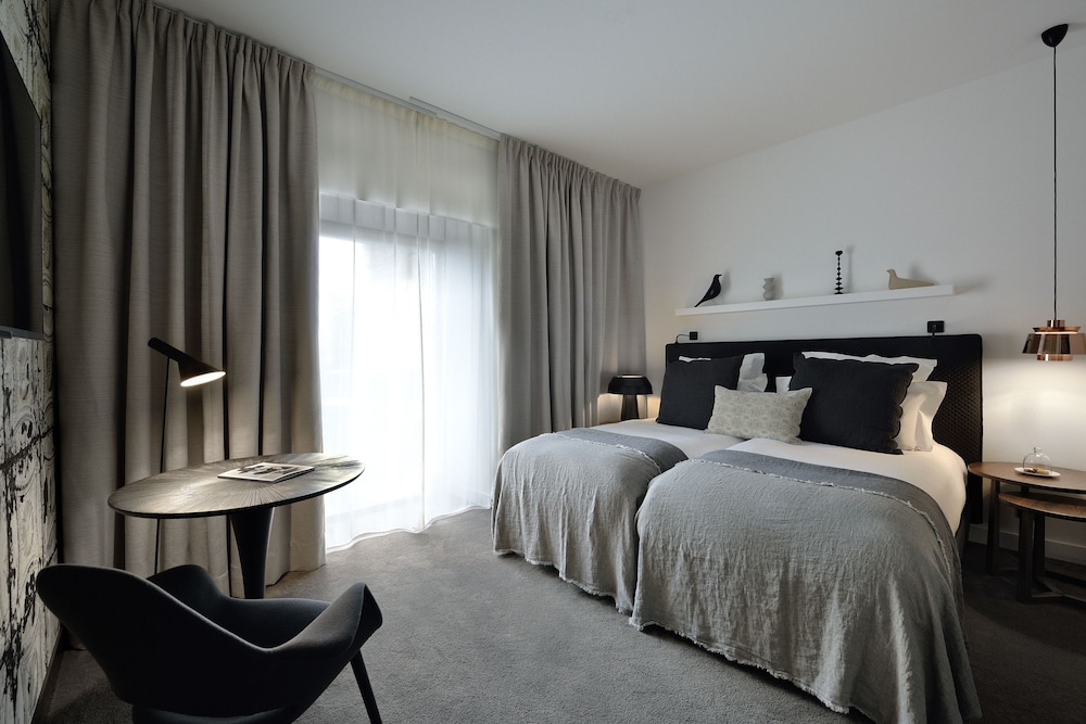 HABITACIÓN SUPERIOR con 1 cama doble o 2 camas individuales, con vistas al patio del hotel Balthazar and Spa Rennes - Mgallery Collection. Foto 4