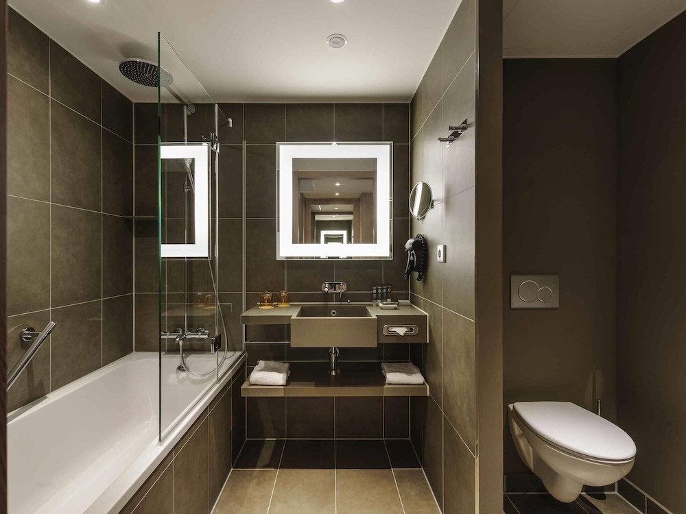 Habitación Estándar con 1 cama doble y sofá del hotel Novotel München City Arnulfpark. Foto 5