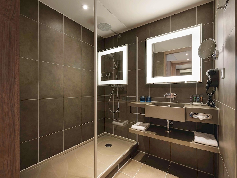 Habitación Estándar con 1 cama doble y sofá del hotel Novotel München City Arnulfpark. Foto 9