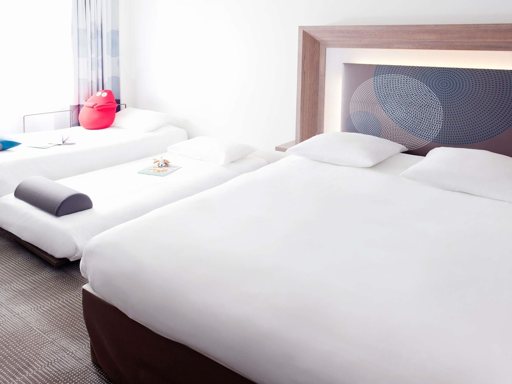 Habitacion Superior con 1 cama doble y Sofa del hotel Novotel München City Arnulfpark. Foto 3