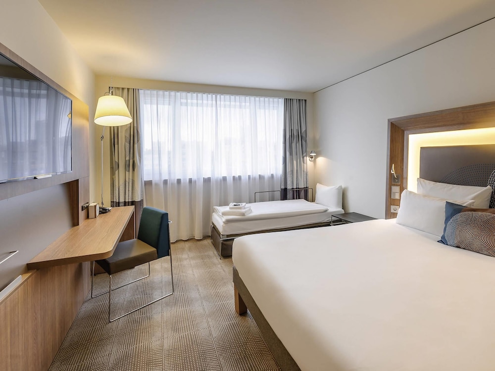 Habitacion Superior con 1 cama doble y Sofa del hotel Novotel München City Arnulfpark. Foto 5