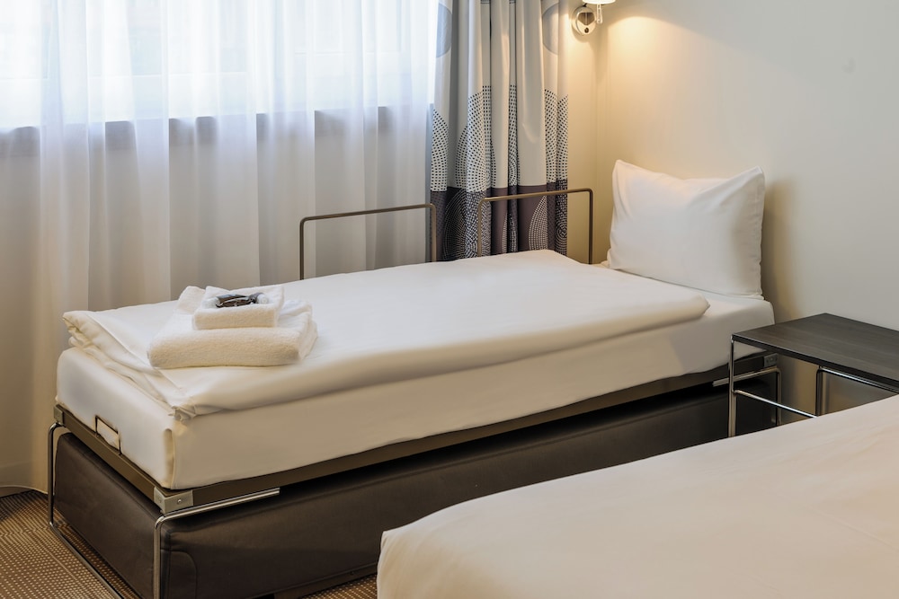 Habitacion Superior con 1 cama doble y Sofa del hotel Novotel München City Arnulfpark. Foto 6