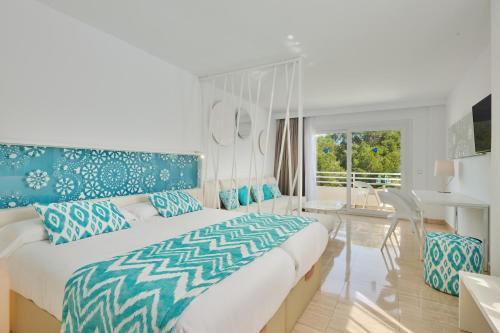 Suite Junior del hotel Grupotel Ibiza Beach Resort - Adults Only