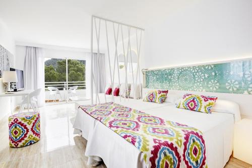 Suite Junior del hotel Grupotel Ibiza Beach Resort - Adults Only