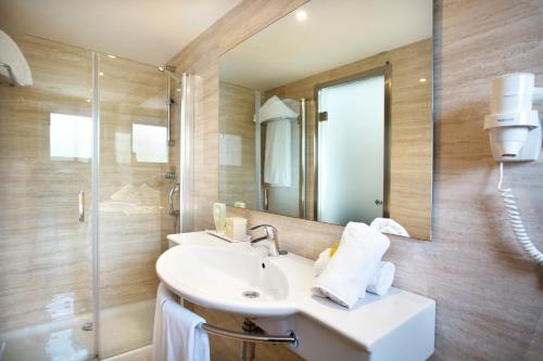 Suite Junior del hotel Grupotel Ibiza Beach Resort - Adults Only. Foto 4