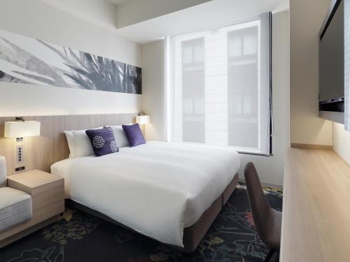 Habitación Estándar con cama grande y bañera del hotel Millennium Mitsui Garden Tokyo/ginza. Foto 5
