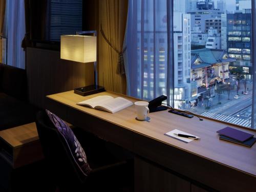 Habitación Doble Deluxe esquinera - 2 camas del hotel Millennium Mitsui Garden Tokyo/ginza. Foto 5