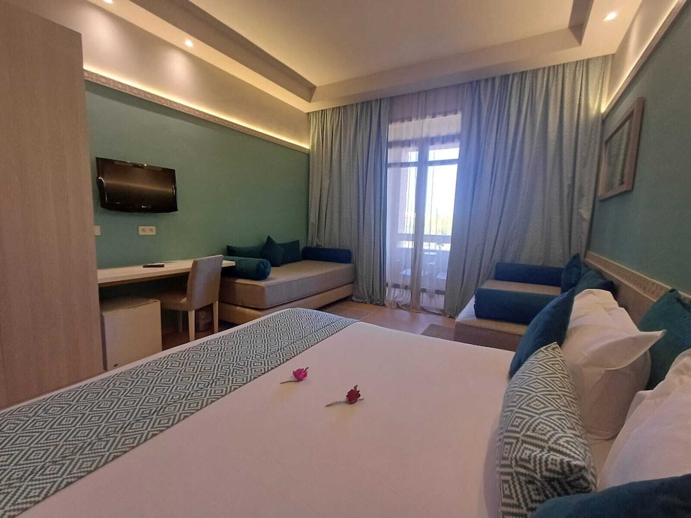 Habitación Cuádruple del hotel Aqua Mirage Club & Aqua Parc. Foto 1