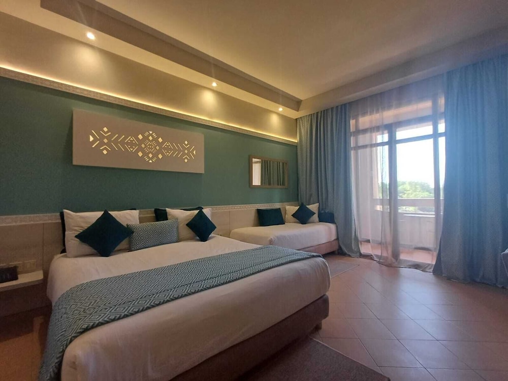 Habitación Triple del hotel Aqua Mirage Club & Aqua Parc. Foto 2