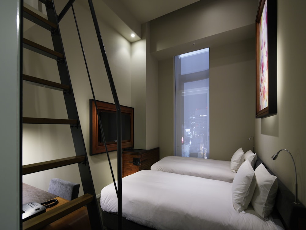 Habitación estándar con 2 camas individuales y loft, no fumadores, planta 12 del hotel Shinjuku Granbell