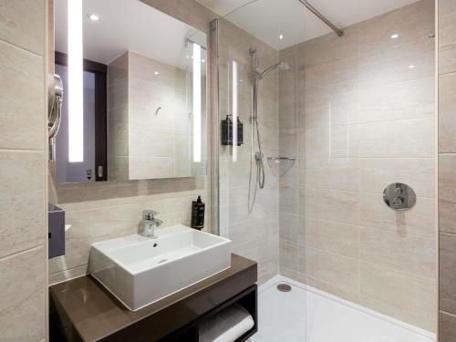 Habitación Doble Confort con sofá cama del hotel Mercure Edinburgh Haymarket. Foto 2
