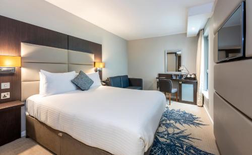 Habitación Doble Confort con sofá cama del hotel Mercure Edinburgh Haymarket. Foto 7