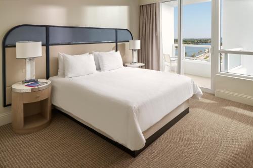 Suite del hotel Fontainebleau Miami Beach. Foto 2