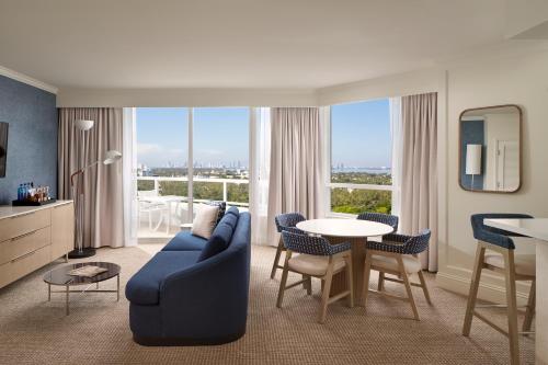 Suite del hotel Fontainebleau Miami Beach. Foto 4