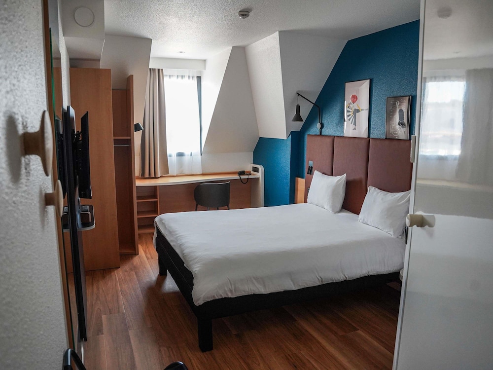 Habitación estándar con 1 cama doble y vistas al puerto del hotel Ibis Bayeux Port En Bessin