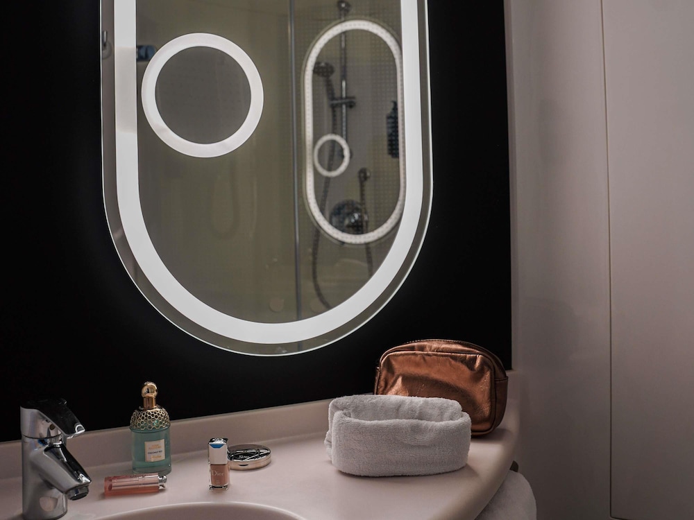 Habitación estándar con camas individuales del hotel Ibis Bayeux Port En Bessin. Foto 6