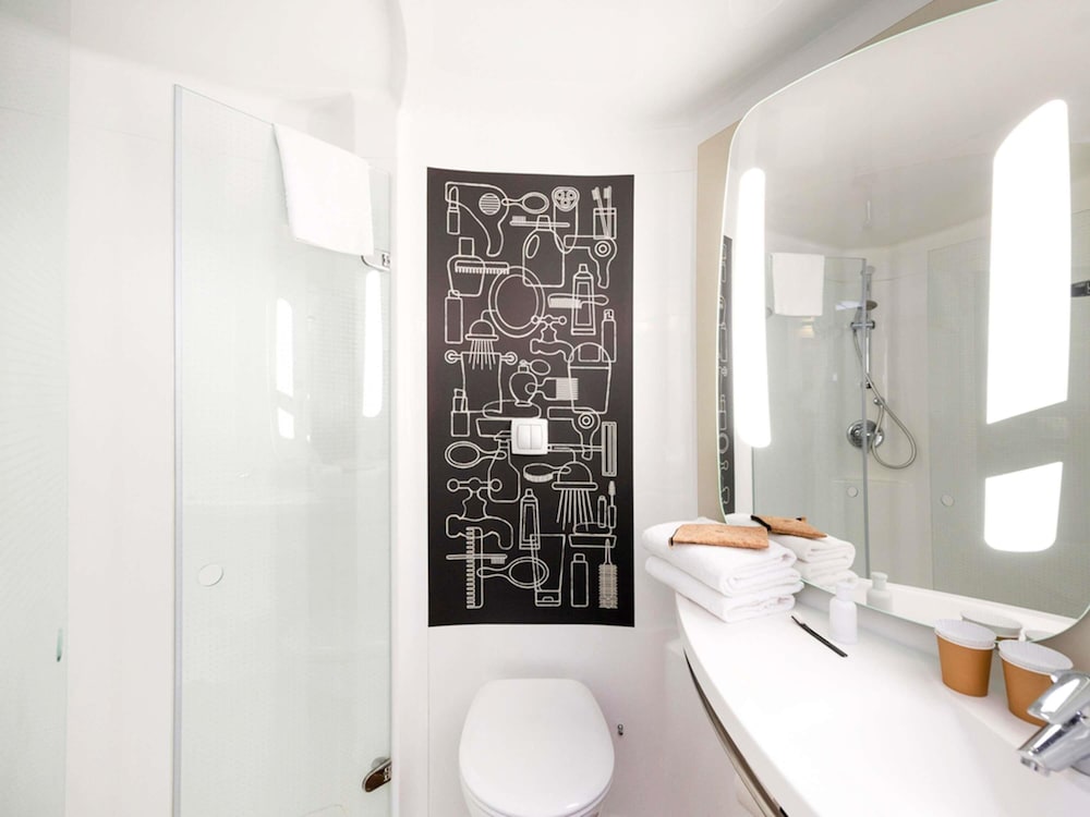 Habitación Estándar con 1 cama doble del hotel Ibis Bordeaux Centre Bastide. Foto 4