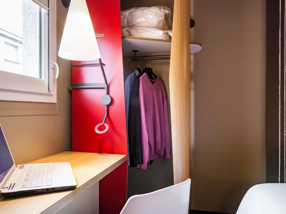 Habitación estándar con dos camas individuales del hotel Ibis Bordeaux Centre Bastide. Foto 2
