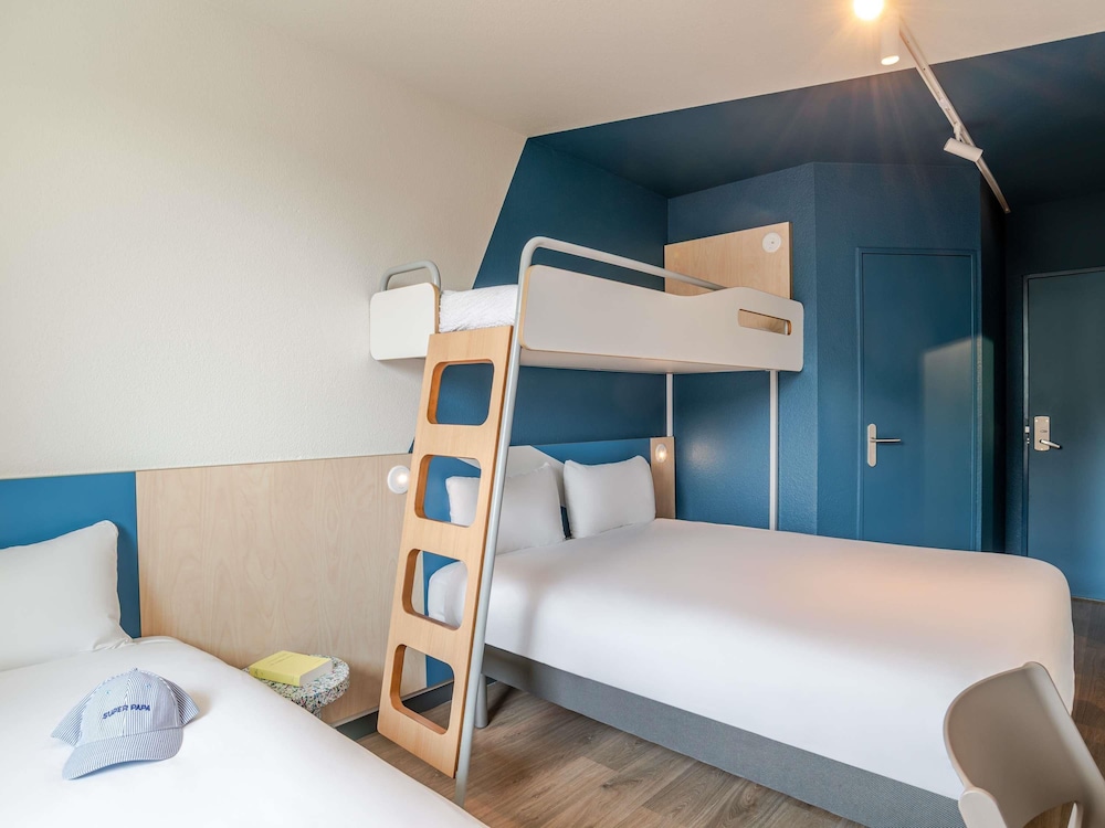 Habitación estándar, varias camas del hotel Ibis Budget Bordeaux Sud Villenave d'Ornon. Foto 4