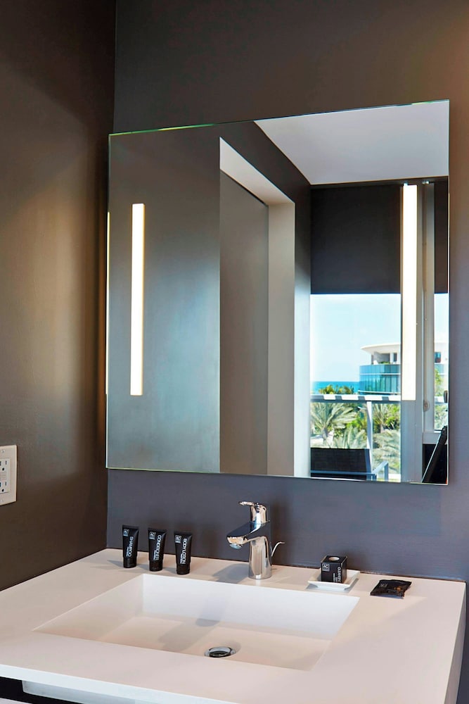 Suite, 2 camas de matrimonio, balcón, vistas al mar del hotel Ac By Marriott Miami Beach. Foto 7