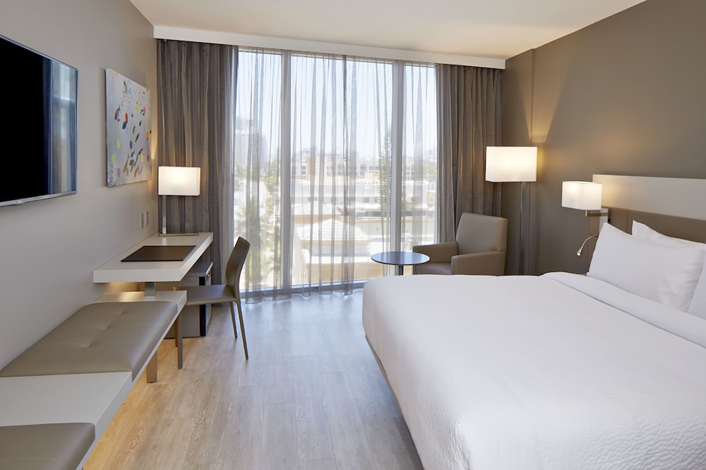 Habitación estándar, 1 cama de matrimonio grande (Hearing Accessible) del hotel Ac By Marriott Miami Beach