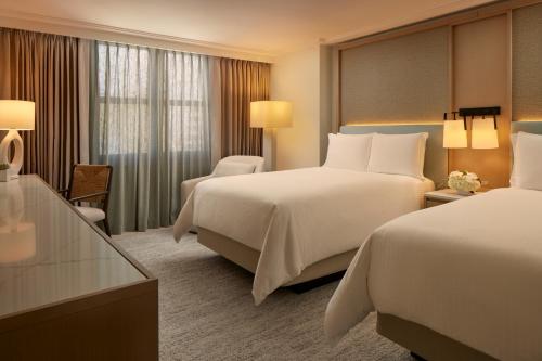 Alojamiento Accesible con 2 camas dobles del hotel Loews Miami Beach