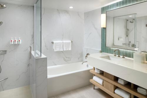 Suite del hotel Loews Miami Beach. Foto 1