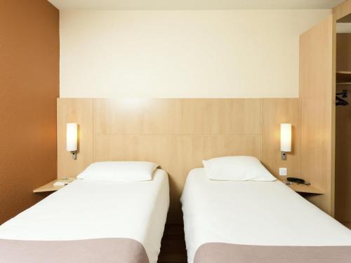 Habitación Estándar - 2 camas individuales del hotel Ibis Paris Issy Les Moulineaux Val De Seine. Foto 3