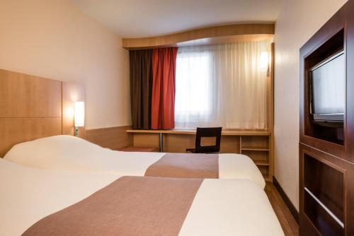 Habitación Estándar - 2 camas individuales del hotel Ibis Paris Issy Les Moulineaux Val De Seine. Foto 14